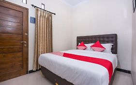 Al Abror Mandala Krida Mitra Reddoorz Yogyakarta 2*